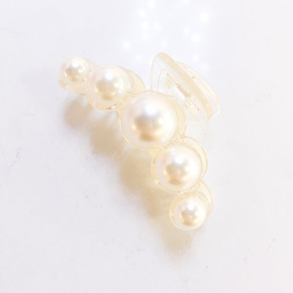 #PearlsForDays Claw Clip - MomQueenBoutique