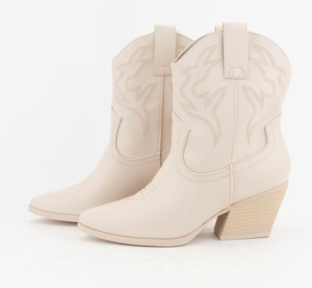 The Betsy Boots: White Short Boot - MomQueenBoutique