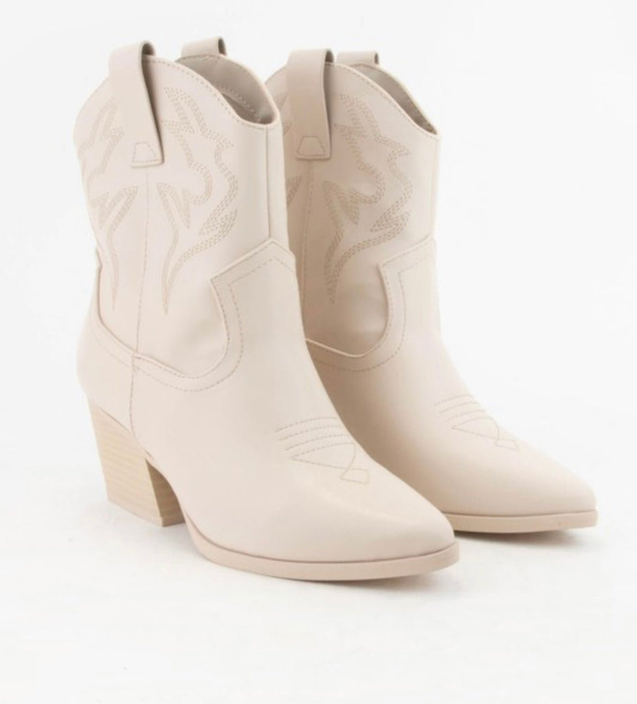 The Betsy Boots: White Short Boot - MomQueenBoutique